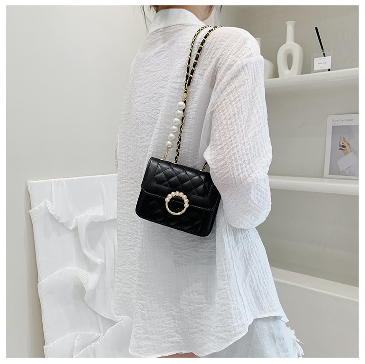 Women's Medium Pu Leather Solid Color Fashion Square Magnetic Buckle Crossbody Bag display picture 4