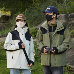 カップルの突撃服三合一の女性男性秋冬ジャケットは、防風登山服の帽子付きコートを2つ取り外し可能です