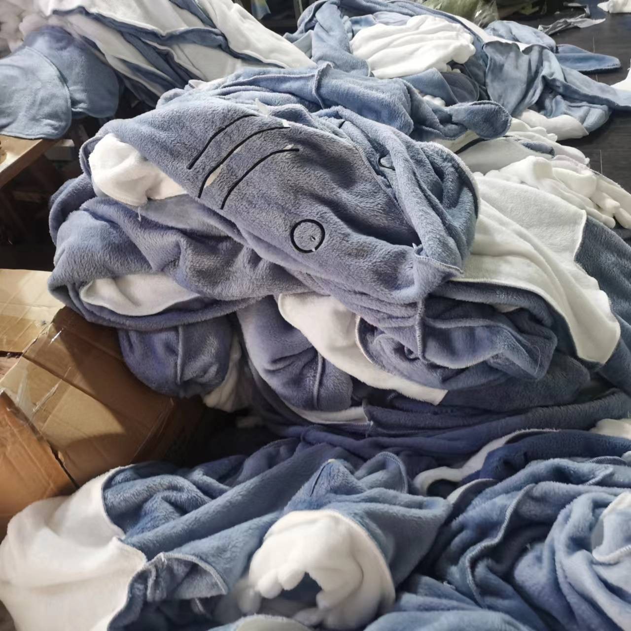 크로스 보더 상어 담요 슈퍼 소프트 플란넬 까마귀 킬러 고래 침낭 느슨한 원피스 c 성인 캠핑 침낭