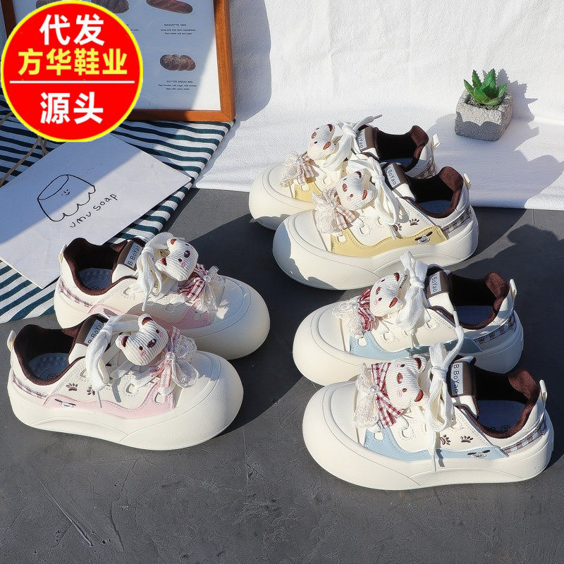 2026 primavera y otoño nuevo estilo coreano nicho de color universal zapatos deportivos casuales con suela gruesa aumentada adorable zapatos de pan para mujeres