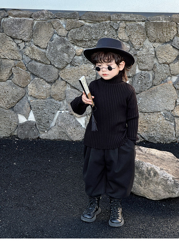 Черный свитер