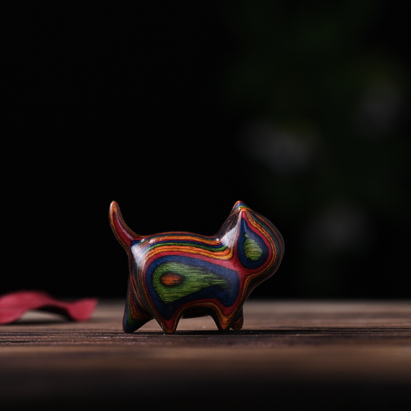 崖柏の木彫りは工芸品を飾っています。|undefined
