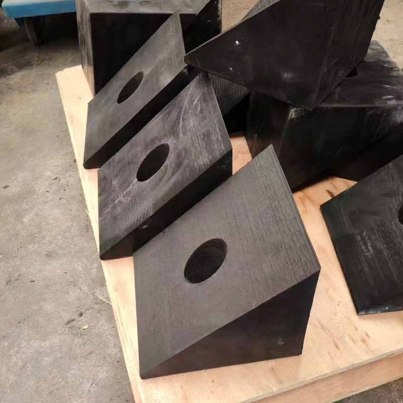 抗震拉杆用楔形橡胶垫块180*180*50-20孔22mm带垫片减震