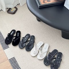 25 新しい女性用ビーチサンダル、夏のアウターウェア、軽い高級感と快適なフラットシューズ、カジュアルで多用途なサンダル
