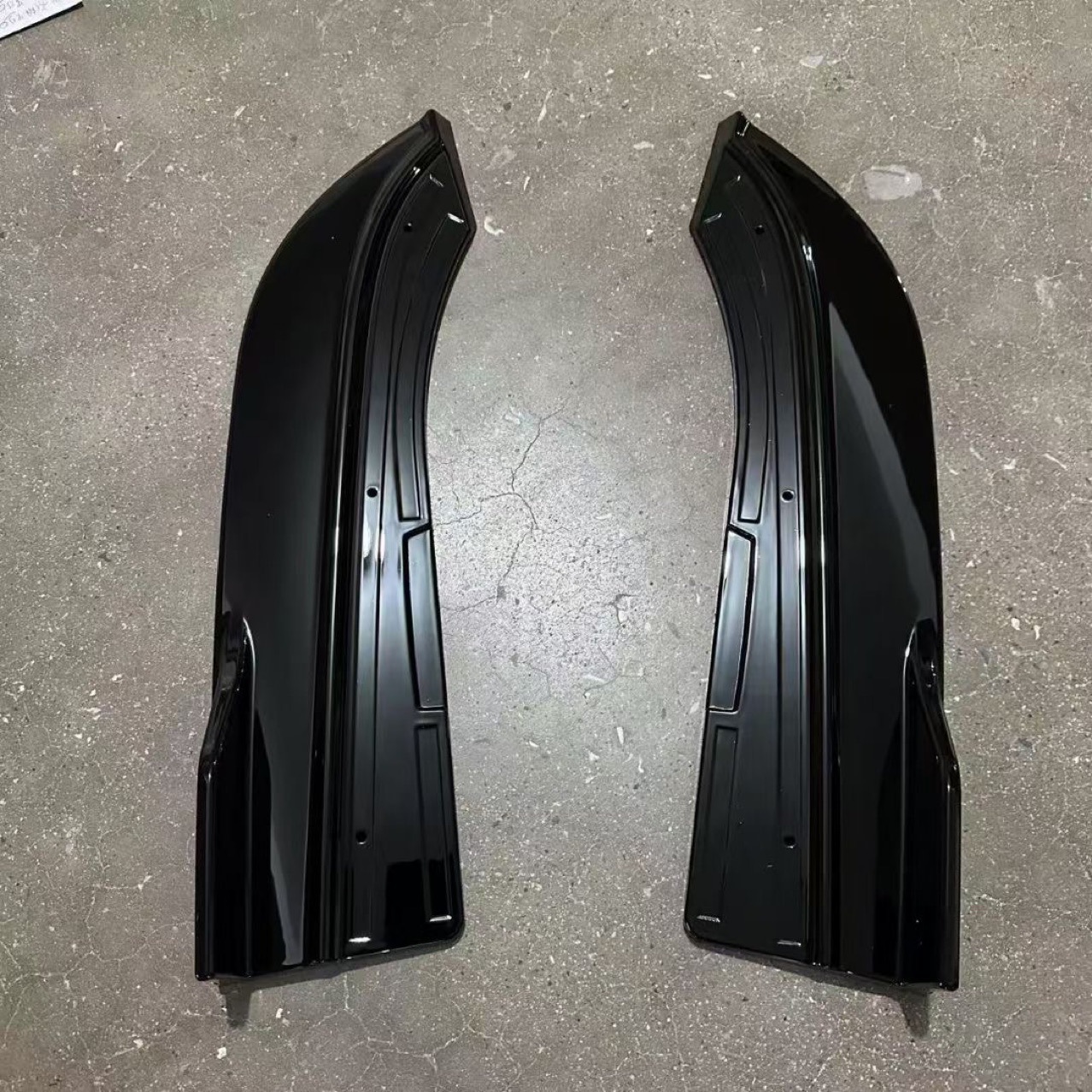 Suitable for 05-09 Bmw 5 Series Tail Lip E60 Modified Mp Model with Lighted Rear Lip Carbon Pattern Rear Spoiler Small Surround