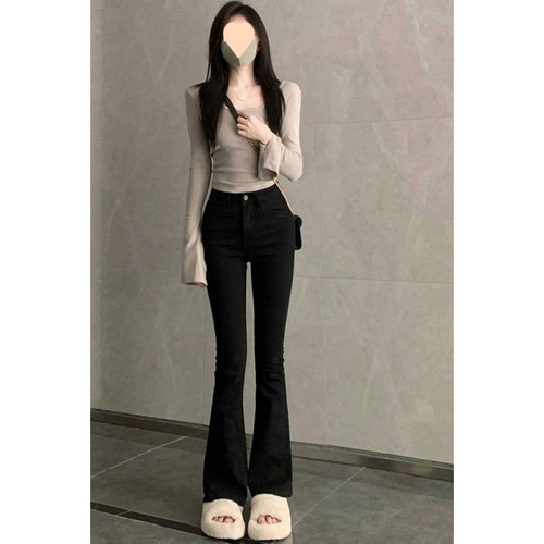 French-style innerwear, uniquely chic and pure desire style, square-neck split long-sleeved base shirt, fitted micro-pleated jeans two-piece set