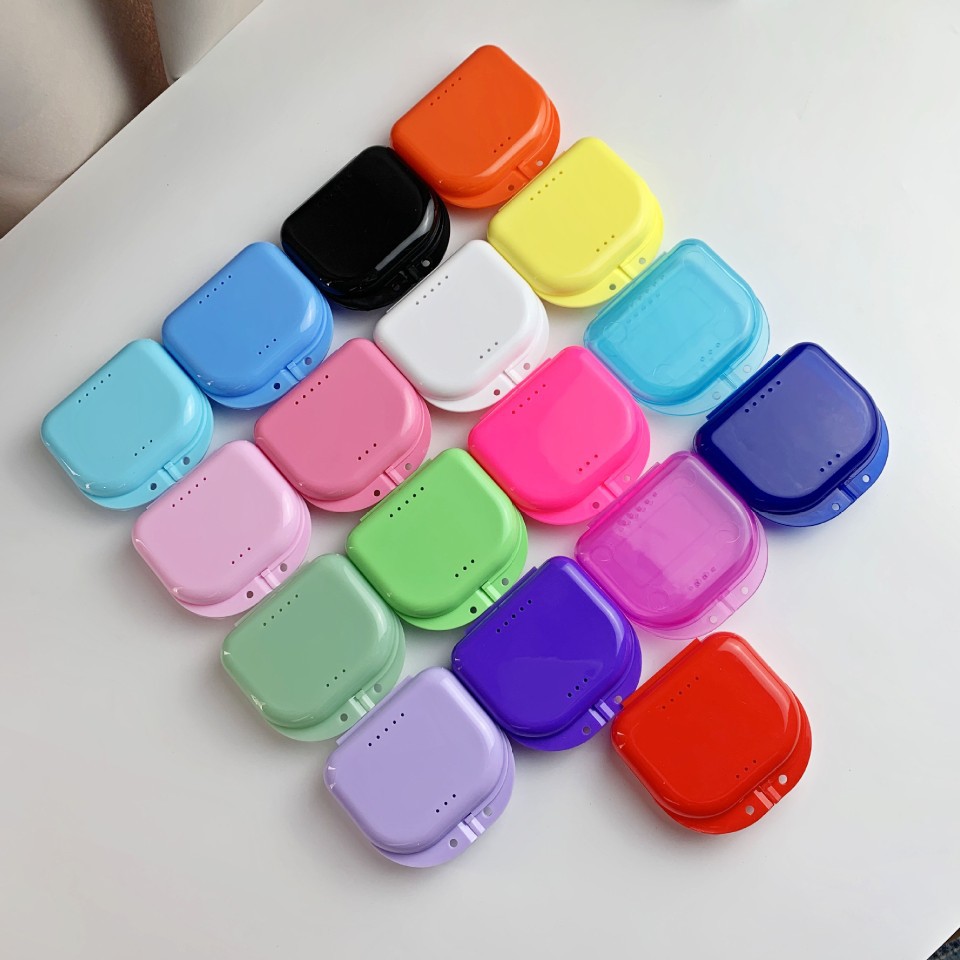 经典爆款特小牙盒口腔牙科产品假牙义齿盒保持器牙套盒特小带孔