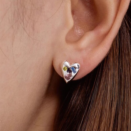 S925 Silver Needle Korean Sweet and Cool Color Heart Shaped Diamond Earrings Unique Personal Design Elegant Earrings E073
