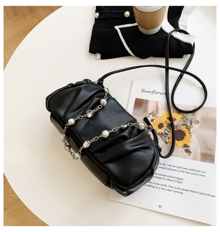 Wholesale Soft Pu Fold Pearl Chain Single Shoulder Handbag Nihaojewelry display picture 16