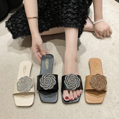 花朵水鑽拖鞋女2023年新款外貿大碼方頭平底一字休閒沙灘涼拖鞋女