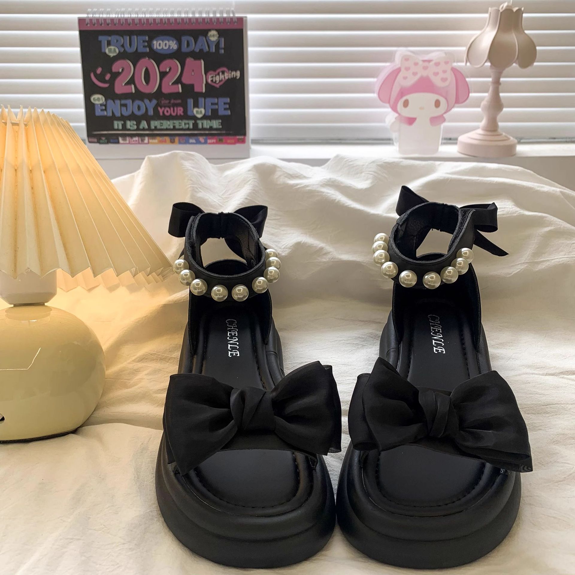 Sandalias para niñas Zapatos de princesa con lazo de perlas 2025 verano nuevos zapatos de playa para niños sandalias de fondo suave para niñas marea image 5