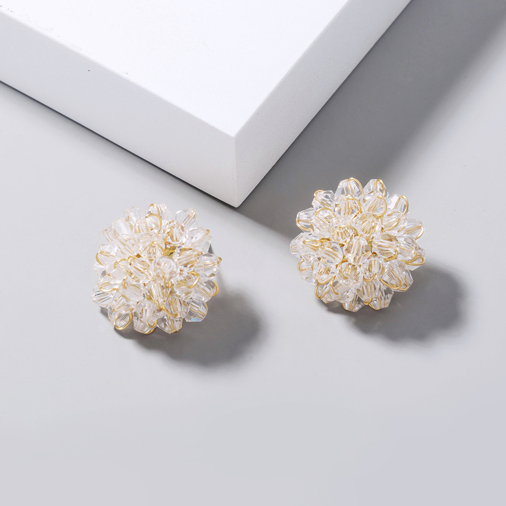 Wholesale Simple Hand-woven Crystal Bead Petal Stud Earrings Nihaojewelry display picture 6