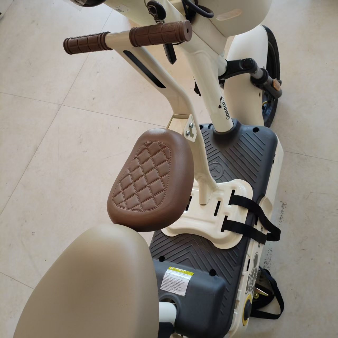 Manufacturer wholesale electric vehicle front-mounted child seat, foldable child baby electric motorcycle armrest stool safety seat