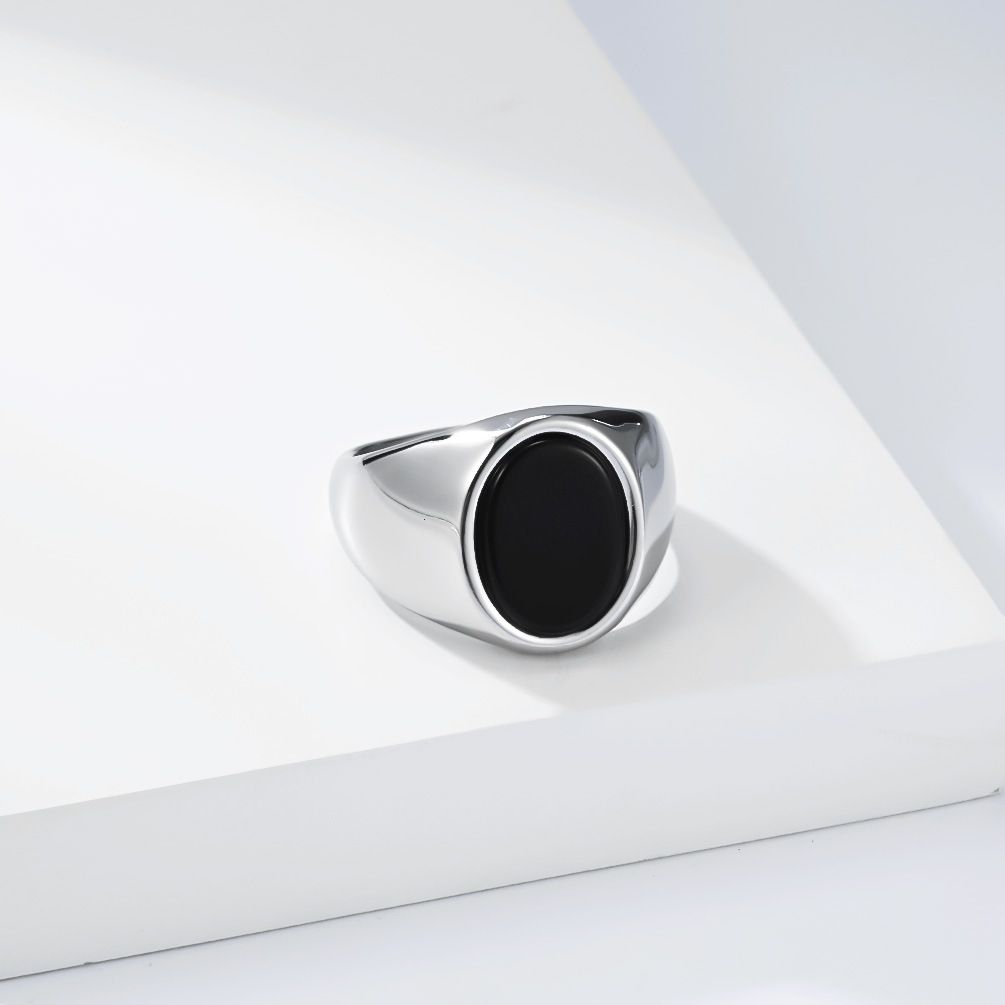Minimalistischer Herren Ring Aus Edelstahl Mit Schwarzem Schmuckstein_voghion.com