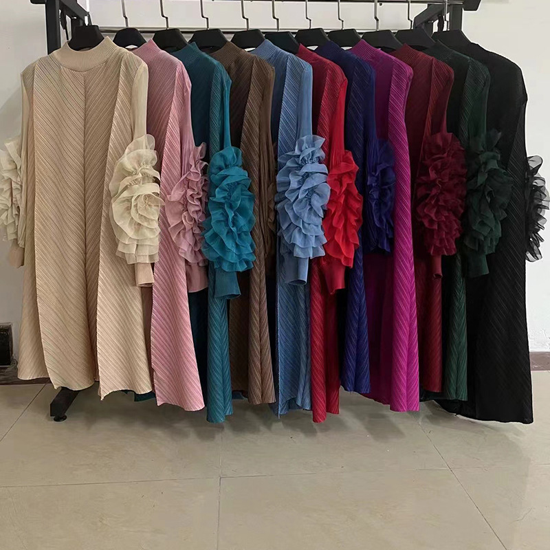 Elegant veckad klänning för dam till bröllop höst och vinter_voghion.com