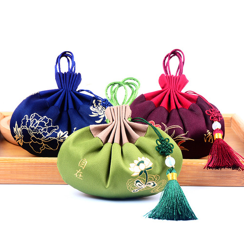 Manufacturer wholesale new lotus sachet pharmacy gift ancient style Hanfu car Chinese knot tassel sachet bag empty bag