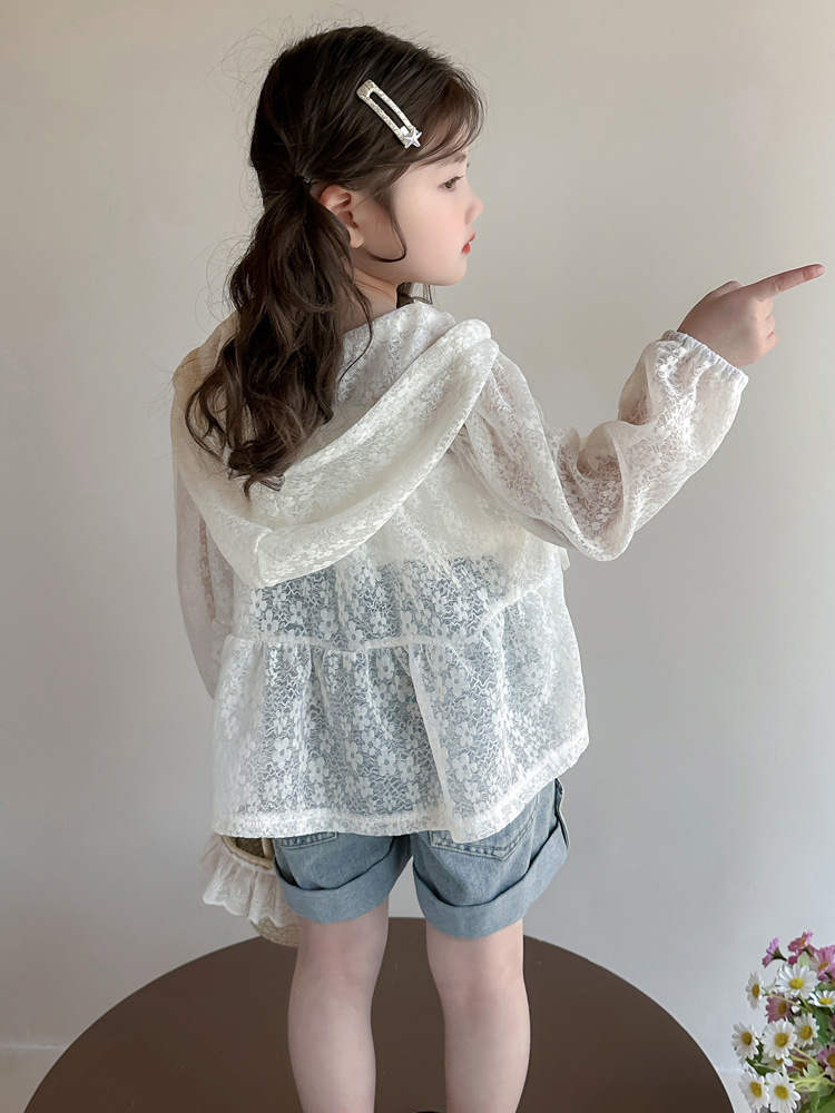 Ropa de protección solar para niñas verano 2025 nuevo estilo para niños estilo occidental ropa de protección solar transpirable delgada chaqueta de verano de encaje