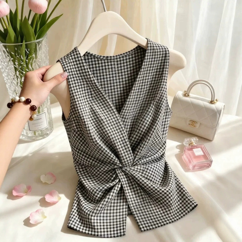 2026 Summer V-neck Plaid Sleeveless Shirt Top for Women, Fashionable and Versatile, Unique and Distinctive Design