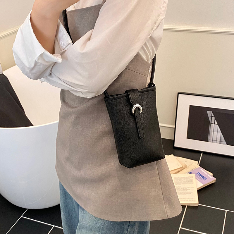 Bolso de teléfono móvil de moda coreana 2025 verano nuevo bolso femenino bolso de hombro popular de este año bolso de mensajero con patrón de lichi simple