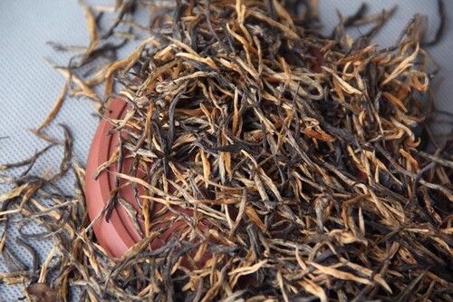 Tea wholesale Yunnan Fengqing Dian Hong Cha Golden Needle straight strip single bud tea Golden Silk Dian Hong Gongfu Black Tea