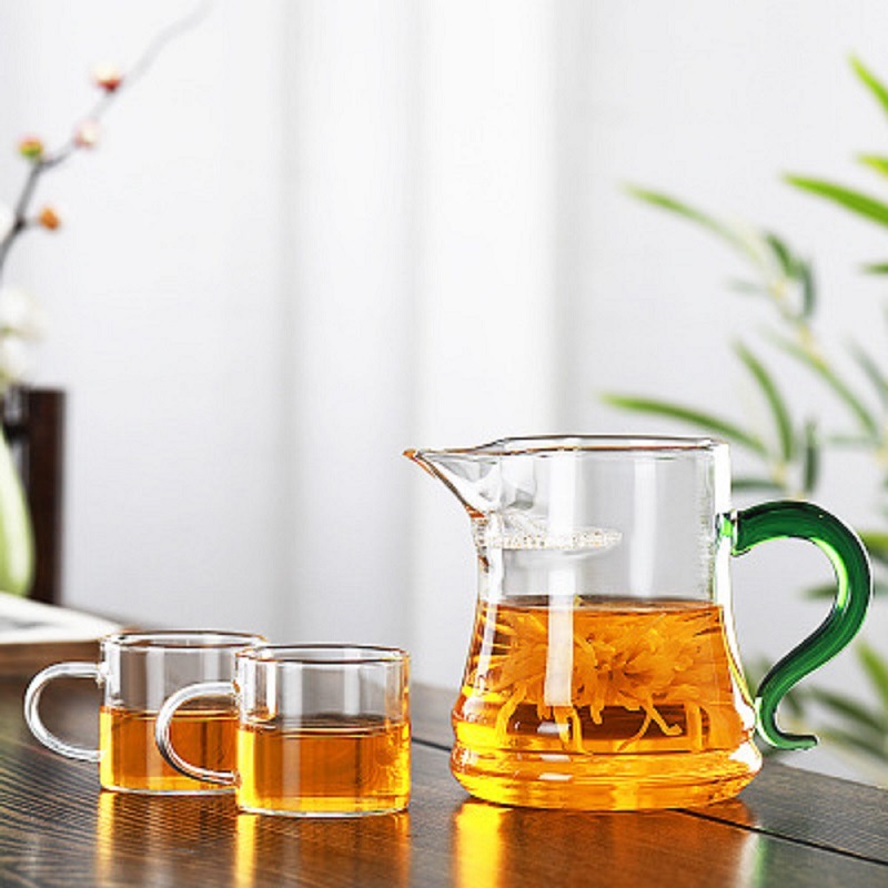 Fábrica al por mayor de vidrio grueso resistente al calor taza de feria águila boca filtro Kung Fu dispensador de Té Verde taza de la Media Luna justo