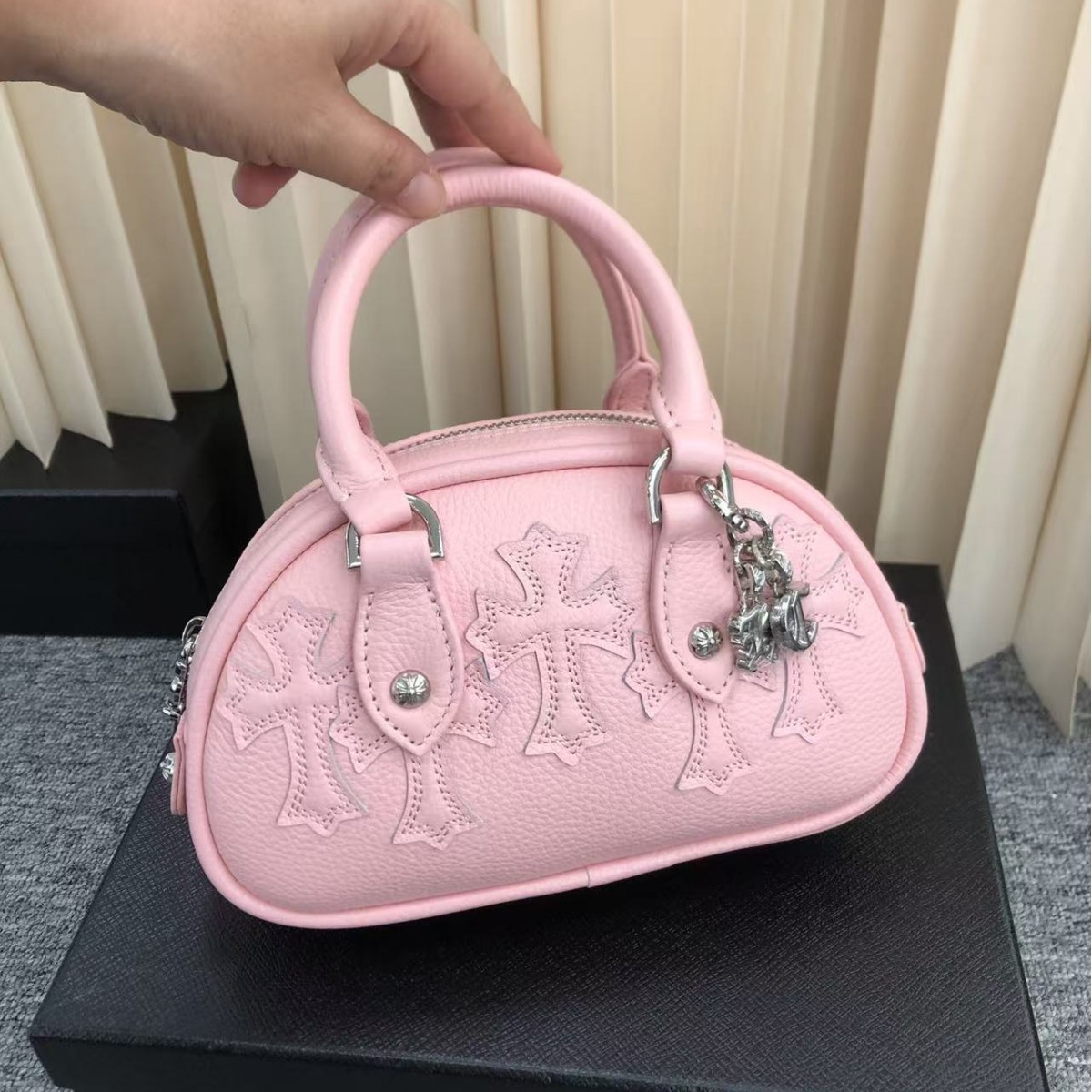 热销女包轻奢高级感保龄球包2025夏季款手提枕头包单肩斜跨手拎包