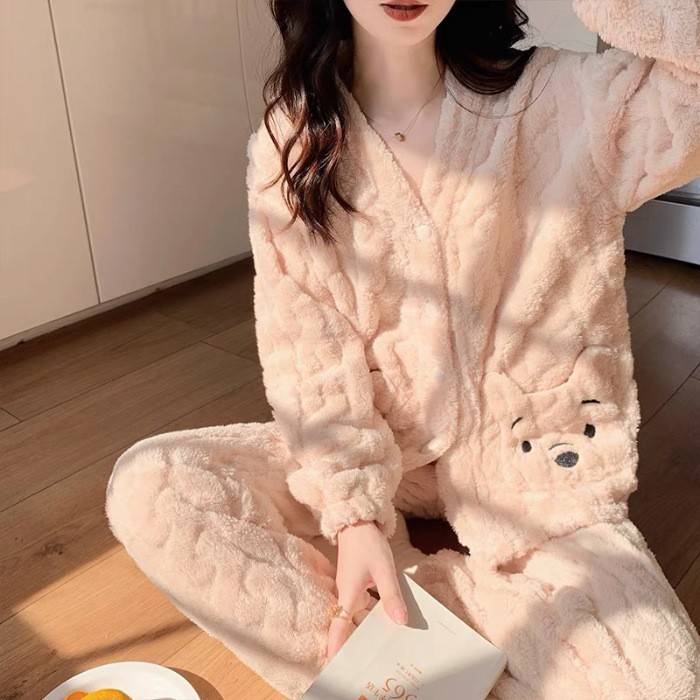 Transmisión en vivo de invierno transfronterizo cálido más pijamas engrosados de terciopelo mujeres lindo rebeca de solapa de ins servicio a domicilio de una pieza