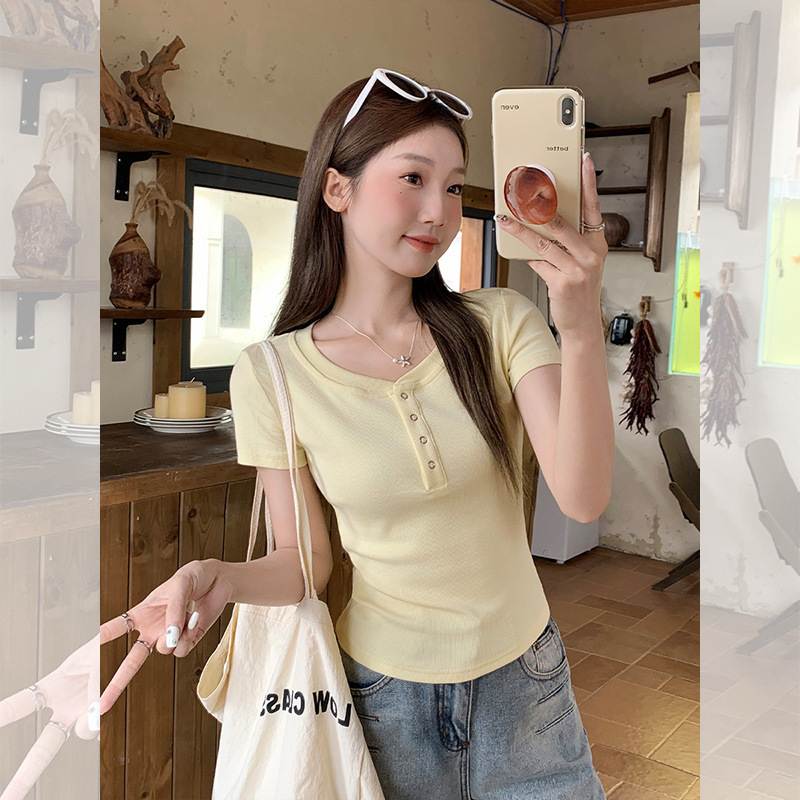 Short-Sleeved Summer Women's Slim-Fit Waist-Cinching Top with Half-Open Collar, Yellow T-Shirt, Hot Girl Style, 2026 Design, Short Style