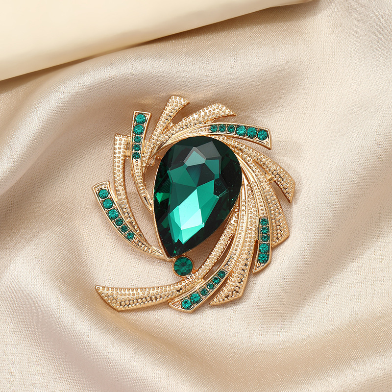 Broche de luxe rotative en cristal vert épingle anti-dévoilement_voghion.com