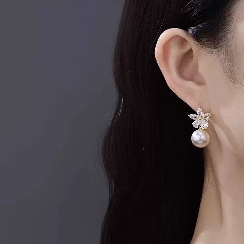 Серебряная игла, серьги, цирконий от жемчуга, французский стиль, стиль light luxury, цветочный, высокий класс