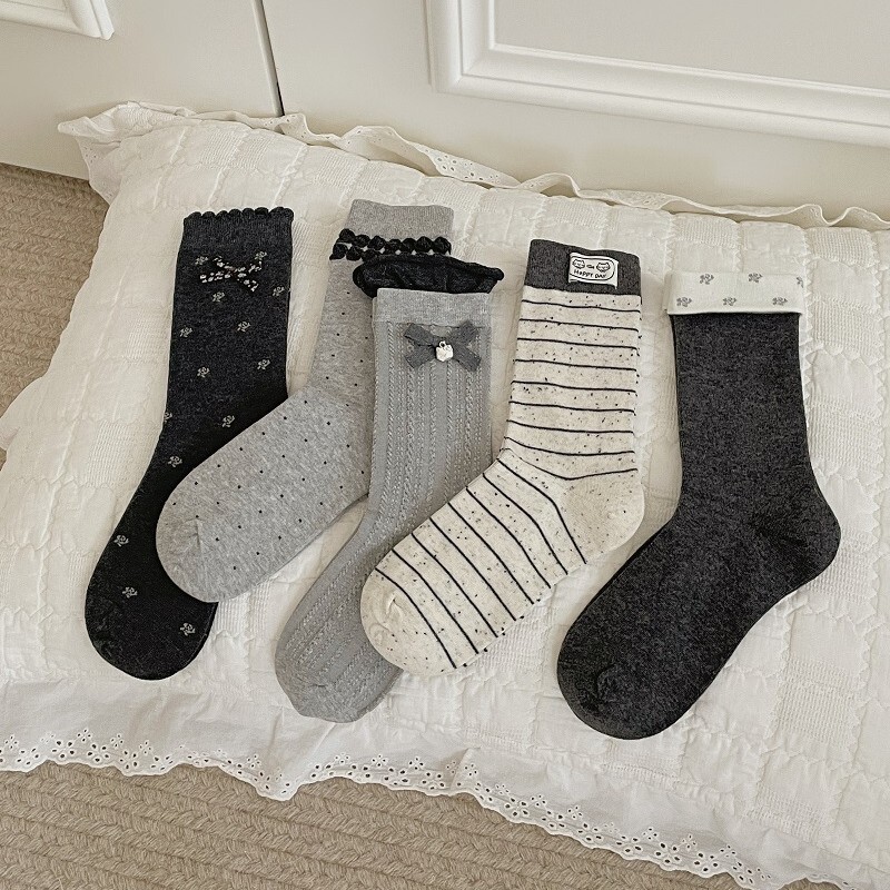 Autumn and winter Korean-style mid-calf socks for women, sweet lace bow, high-end gray tones, vintage floral stacked mid-calf socks Autumn and winter Korean-style mid-calf socks for women, sweet lace bow, high-end gray tones, vintage floral stacked mid-calf socks