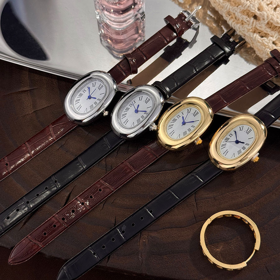 New Oval Bathtub Egg-Shaped Belt Watch for Women, Exquisite and Compact, Popular Internet Celebrity Mid-Century Style Quartz Watch