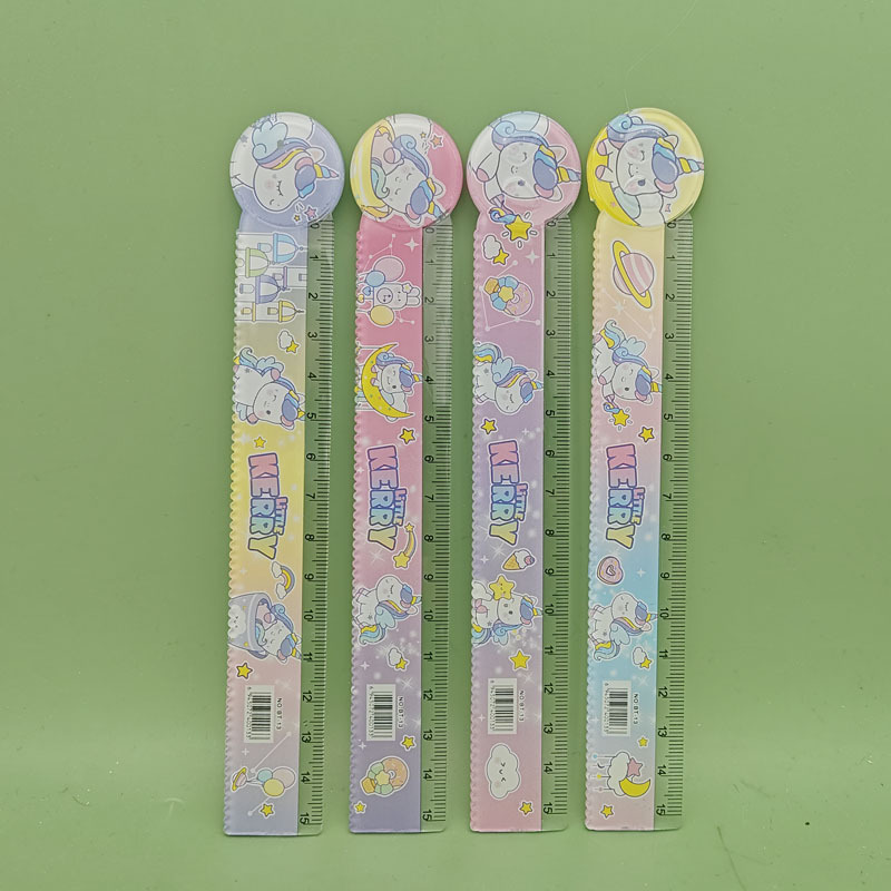 外国貿易サンリオ創意アニメの形は学生15cmで波の定規を測っています。小学生は文房具を勉強しています。|undefined