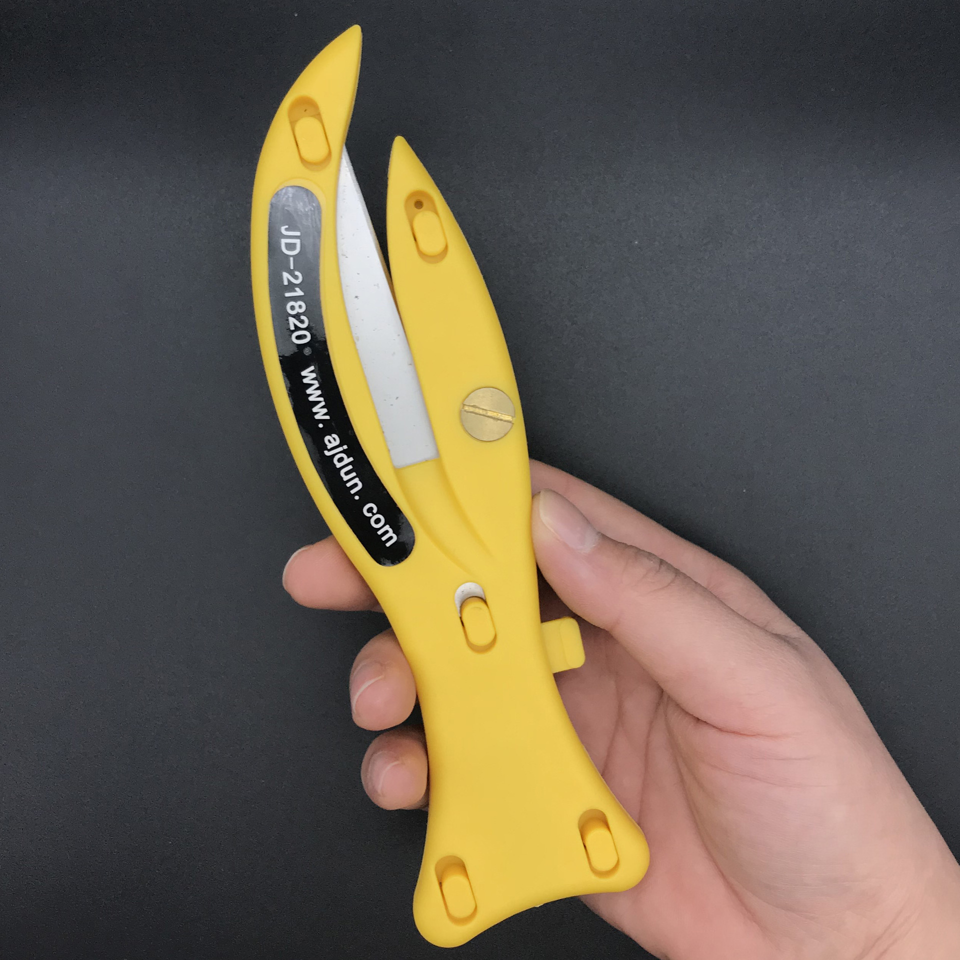 英国FISH鲨鱼安全刀厚材料安全开箱刀21820打包带缠绕膜切割刀