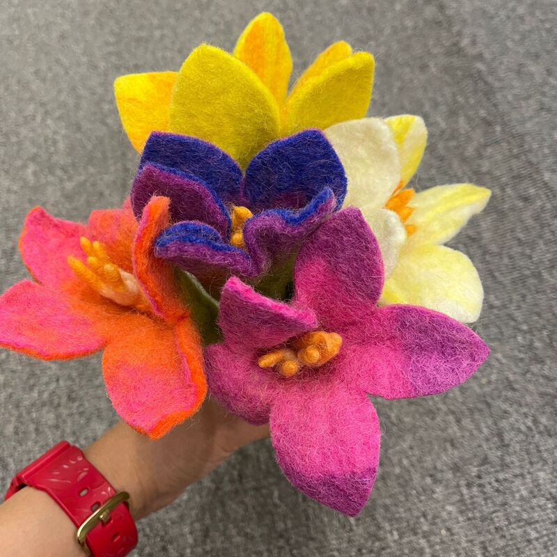 Wool felt bouquet of magnolia 5 sticks Wool felt bouquet of magnolia 5 sticks