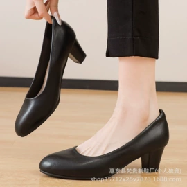 女式制服皮鞋;女式皮靴