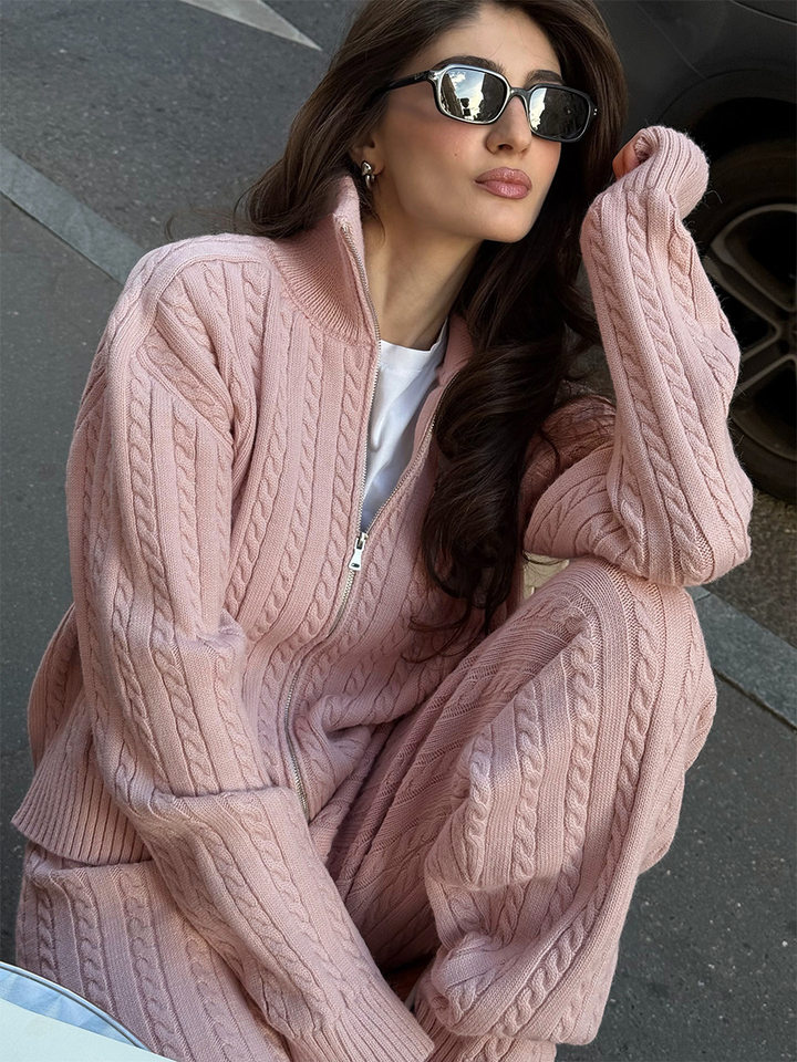 Bộ hai món nữ áo len cardigan cổ bẻ khóa kéo phối quần dài ống đứng, form rộng — Bộ hai mảnh áo len màu hồng, Bộ hai mảnh áo len màu sô cô la, Bộ hai mảnh áo len màu xanh ô liu, Bộ hai mảnh áo len màu xám chi tiết 42