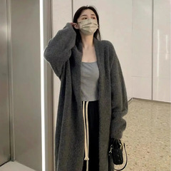 怠惰な風の復古の中の長いセーターのカーディガンの女性の秋冬の新型の大衆のデザイン感は膝のニットのコートの潮を越えます。