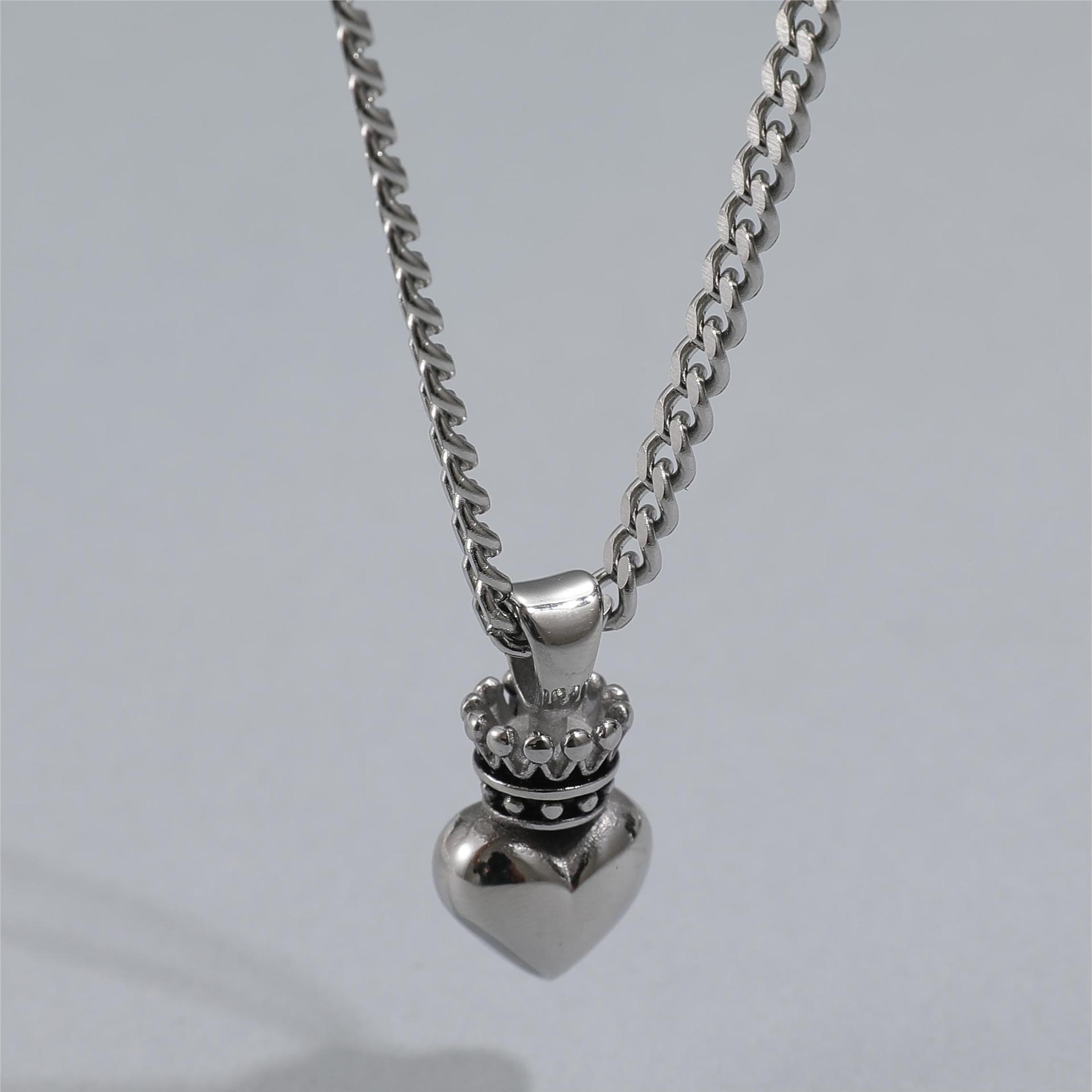 Pendant Necklace Classification Hip-hop Heart Shape Crown Titanium Steel Pendant Necklace