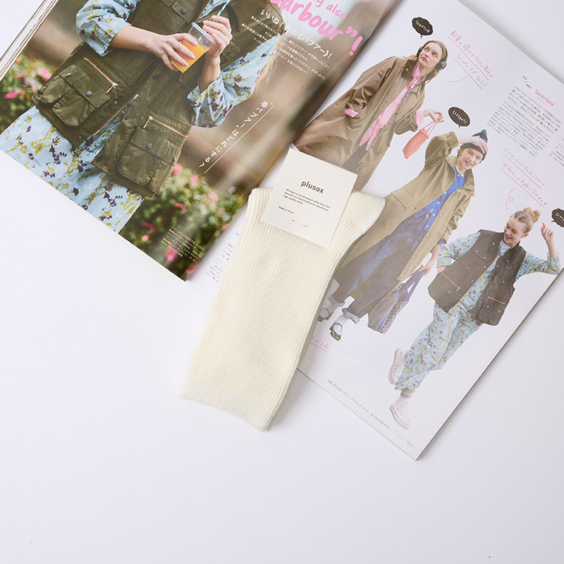 Venta al por mayor calcetines de pila de mujer nueva japonesa otoño color sólido calcetines de algodón de longitud media calcetines de color caramelo de aguja doble de mujer