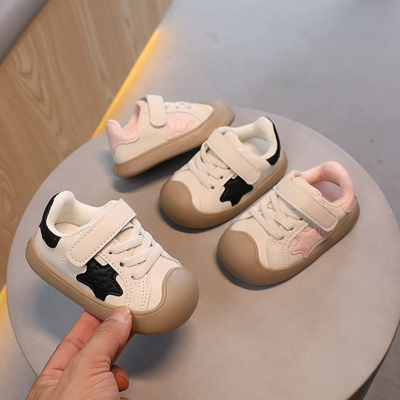 Один из поколения в поколение спортивной обуви для мальчиков 2024 Новый мальчик с мягким дном нескользящая дышащая обувь