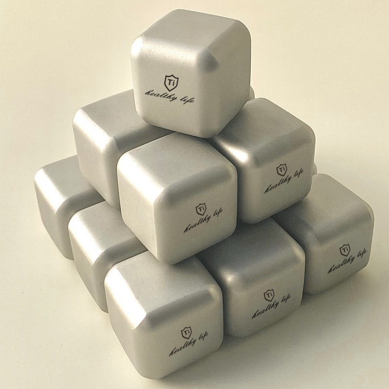 Titanium-purified stainless steel ice stones for home use, suitable for wine, whiskey, beer, quick-freezing ice cubes, reusable ice cube set