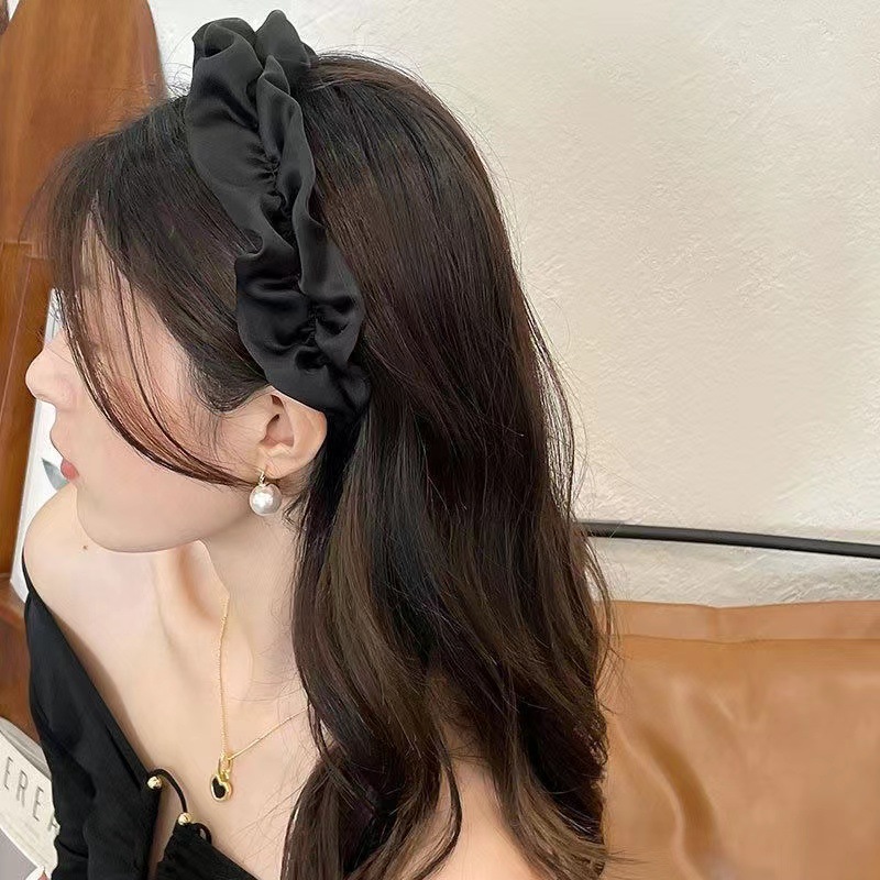 Accessoire crânien haut plissé simple et à la mode, sensation haut de gamme, avec bandeau pour cheveux rouge en filet qui accentue_voghion.com