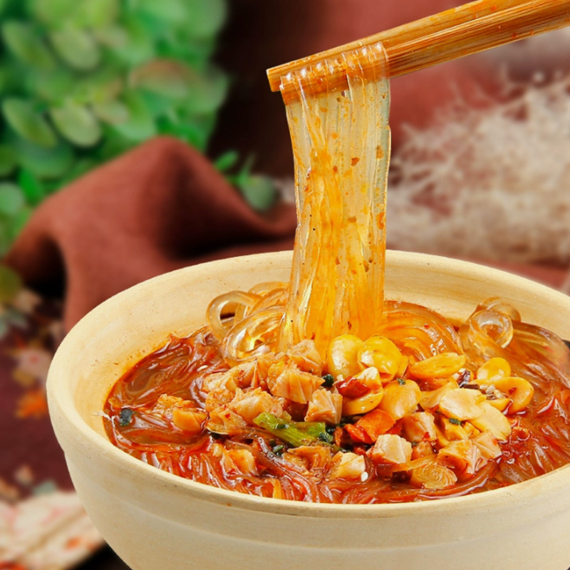 One-stop drop shipping spicy and sour rice noodle with duck blood, spicy and sour hot pot noodles, instant noodles, internet-famous quick meal.