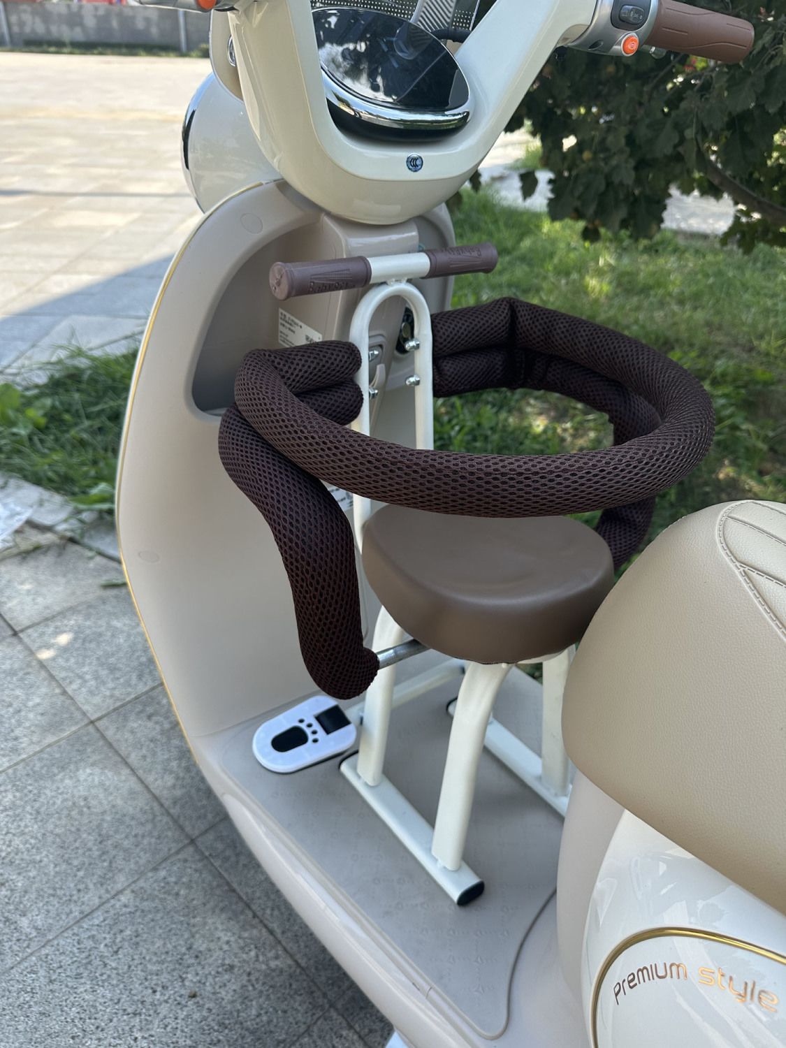 Electric Vehicle Child Seat, Electric Motorcycle Small Stool Seat, Foldable Footrest Seat, Detachable Fence Seat, Hot-Selling