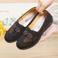 老北布鞋女新款软底防滑妈妈鞋平底舒适老人鞋一脚蹬奶奶绣花鞋
