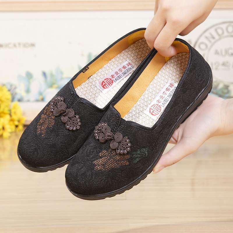 老北布鞋女新款软底防滑妈妈鞋平底舒适老人鞋一脚蹬奶奶绣花鞋