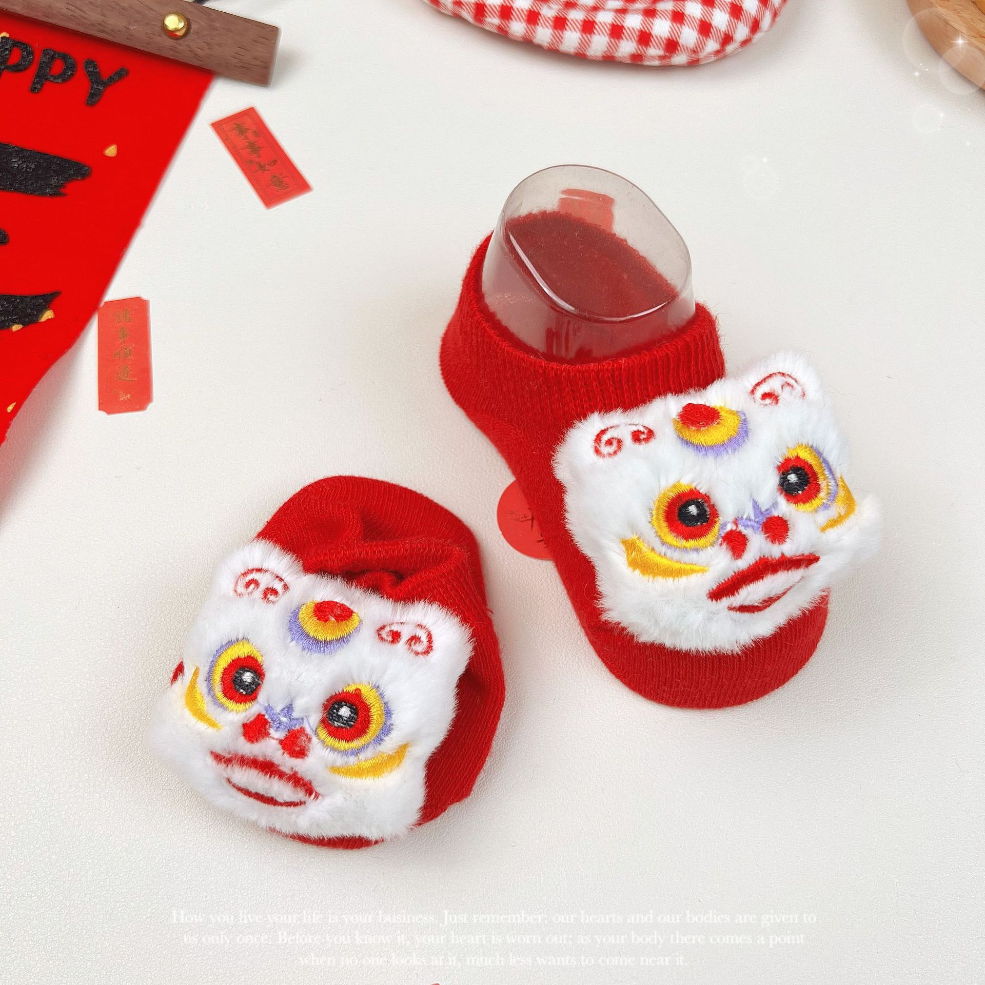 빨간색과 흰색 머리카락 행운의 용감한