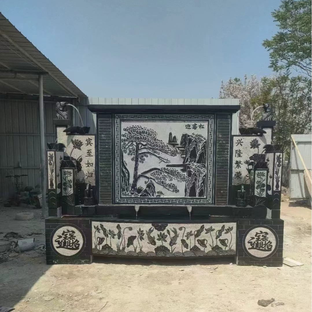 Квадратный парк, культурная стена, рельефная роспись, двор, синий камень, резной экран, цветы, цветение, процветание, приветствующий гостя, сосна.