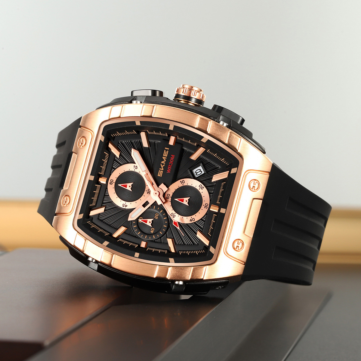 Momento de belleza para hombres transfronterizos resistentes al agua silicona correa deportivo barril multifuncional cronógrafo relojes de cuarzo mayorista